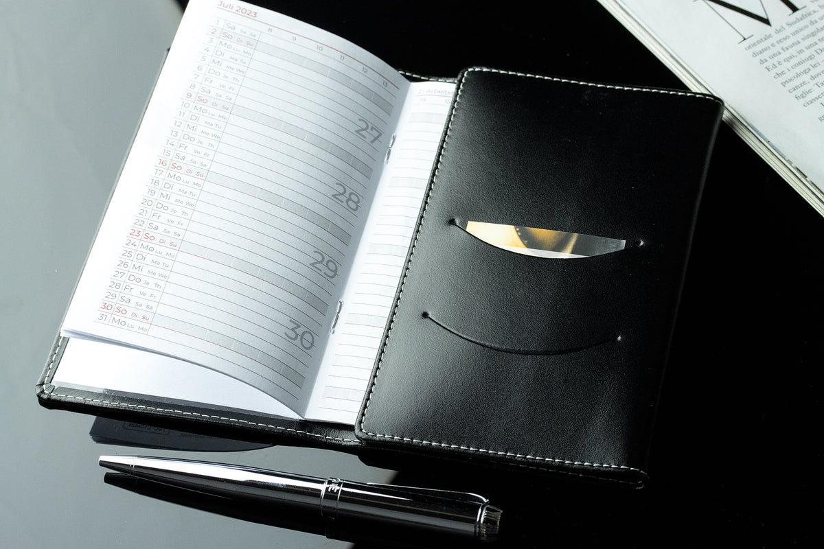 Heftkalender Pocket Format 2027 | Echtleder | CAMBRIDGE