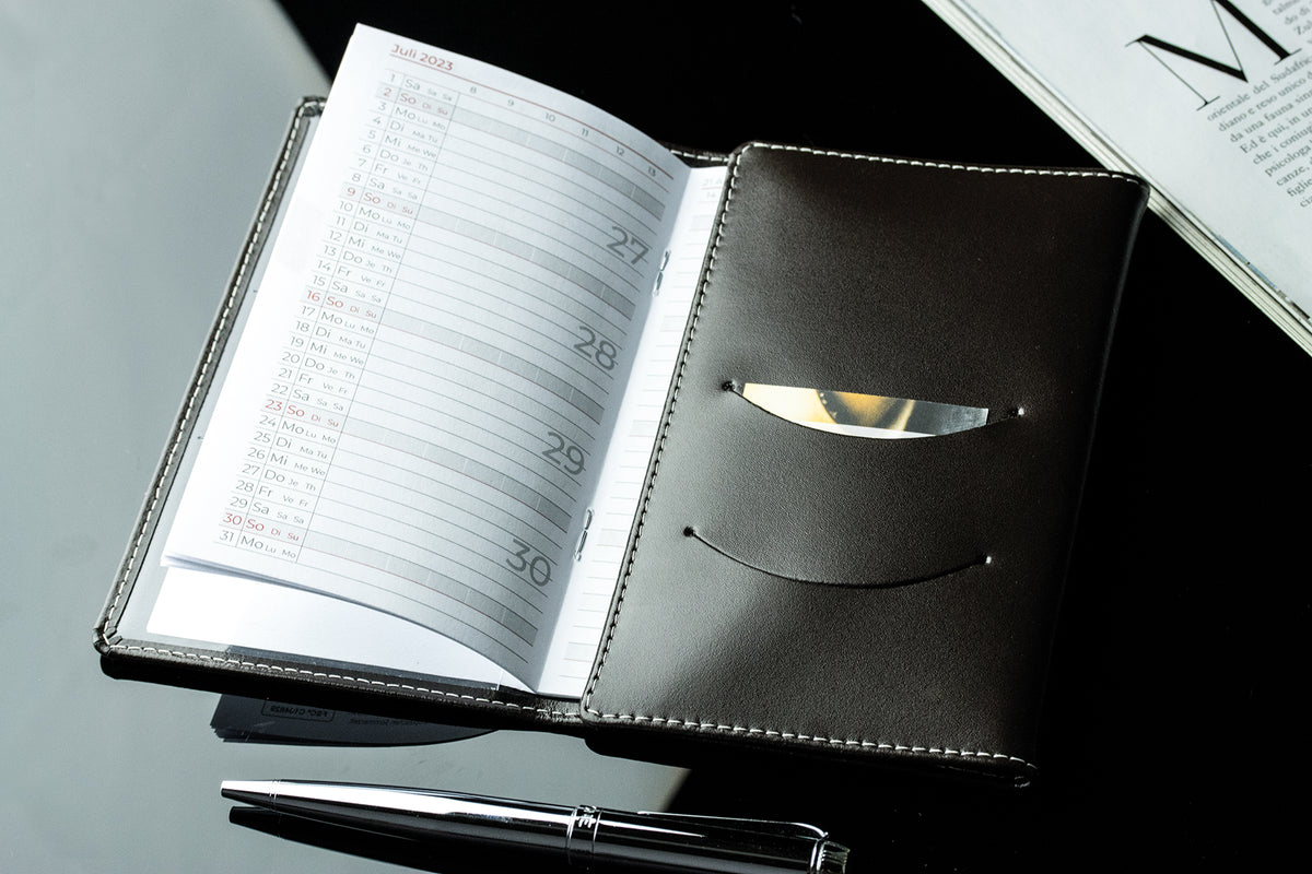 Heftkalender Pocket Format 2027 | Echtleder | CAMBRIDGE